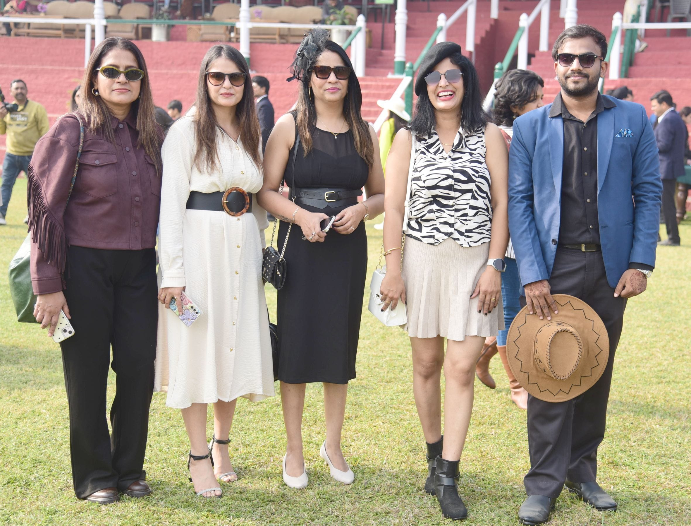 लखनऊ रेसकोर्स में आयोजित मिलेनियम कप की झलकियां। लखनऊ रेसकोर्स में आयोजित मिलेनियम कप की झलकियां।