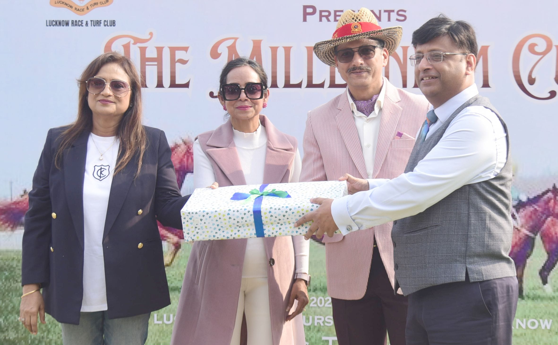 लखनऊ रेसकोर्स में आयोजित मिलेनियम कप की झलकियां। लखनऊ रेसकोर्स में आयोजित मिलेनियम कप की झलकियां।