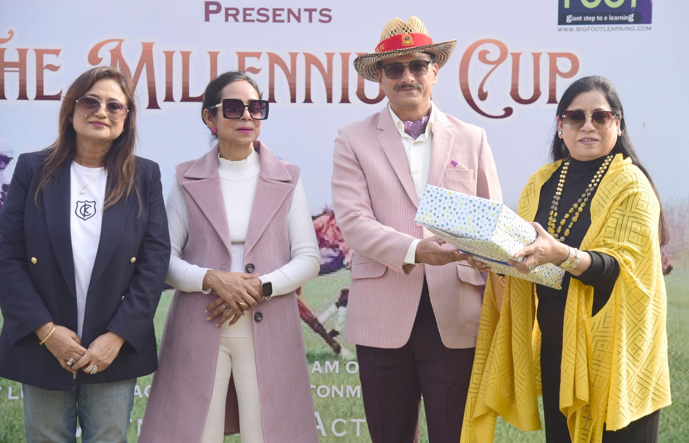 लखनऊ रेसकोर्स में आयोजित मिलेनियम कप की झलकियां। लखनऊ रेसकोर्स में आयोजित मिलेनियम कप की झलकियां।