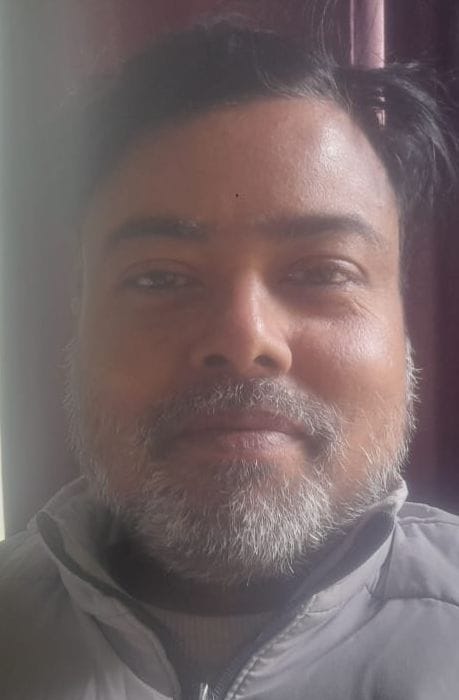 मोहल्ला बिजलीपुरा में वाटरपाइप लाइन में हुए लीकेज के दौरान बहता पानी। स्रोत: जागरूक पाठक