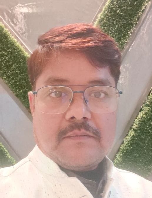 मोहल्ला बिजलीपुरा में वाटरपाइप लाइन में हुए लीकेज के दौरान बहता पानी। स्रोत: जागरूक पाठक