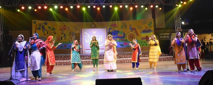 सोनचिरैया संस्था की ओर से लोहिया पार्क में आयोजित दो दिवसीय आयोजन की अंतिम शाम म्यूजिकल ड्रामा सोनचिरैया संस्था की ओर से लोहिया पार्क में आयोजित दो दिवसीय आयोजन की अंतिम शाम म्यूजिकल ड्रामा