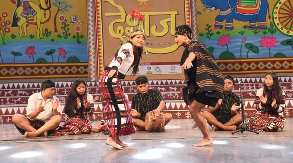 सोनचिरैया संस्था की ओर से लोहिया पार्क में आयोजित दो दिवसीय आयोजन की अंतिम शाम म्यूजिकल ड्रामा सोनचिरैया संस्था की ओर से लोहिया पार्क में आयोजित दो दिवसीय आयोजन की अंतिम शाम म्यूजिकल ड्रामा