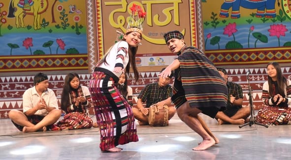सोनचिरैया संस्था की ओर से लोहिया पार्क में आयोजित दो दिवसीय आयोजन की अंतिम शाम म्यूजिकल ड्रामा सोनचिरैया संस्था की ओर से लोहिया पार्क में आयोजित दो दिवसीय आयोजन की अंतिम शाम म्यूजिकल ड्रामा
