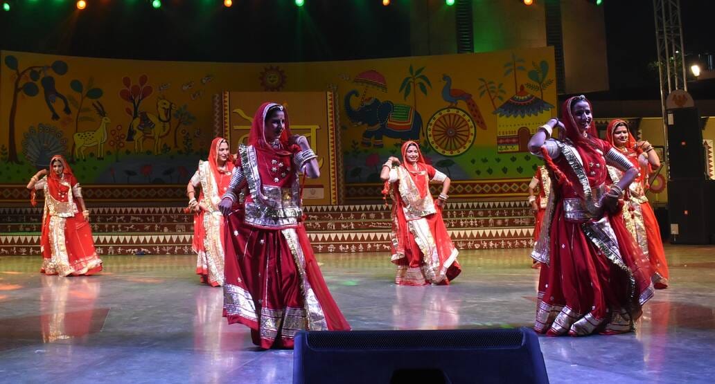 सोनचिरैया संस्था की ओर से लोहिया पार्क में आयोजित दो दिवसीय आयोजन की अंतिम शाम म्यूजिकल ड्रामा सोनचिरैया संस्था की ओर से लोहिया पार्क में आयोजित दो दिवसीय आयोजन की अंतिम शाम म्यूजिकल ड्रामा