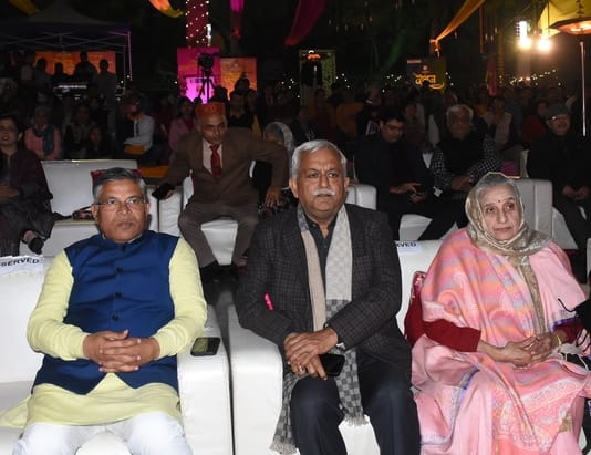 सोनचिरैया संस्था की ओर से लोहिया पार्क में आयोजित दो दिवसीय आयोजन की अंतिम शाम म्यूजिकल ड्रामा सोनचिरैया संस्था की ओर से लोहिया पार्क में आयोजित दो दिवसीय आयोजन की अंतिम शाम म्यूजिकल ड्रामा