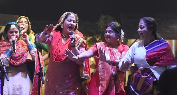 सोनचिरैया संस्था की ओर से लोहिया पार्क में आयोजित दो दिवसीय आयोजन की अंतिम शाम म्यूजिकल ड्रामा सोनचिरैया संस्था की ओर से लोहिया पार्क में आयोजित दो दिवसीय आयोजन की अंतिम शाम म्यूजिकल ड्रामा