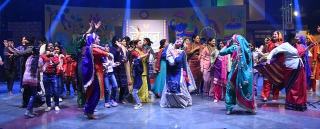 सोनचिरैया संस्था की ओर से लोहिया पार्क में आयोजित दो दिवसीय आयोजन की अंतिम शाम म्यूजिकल ड्रामा सोनचिरैया संस्था की ओर से लोहिया पार्क में आयोजित दो दिवसीय आयोजन की अंतिम शाम म्यूजिकल ड्रामा