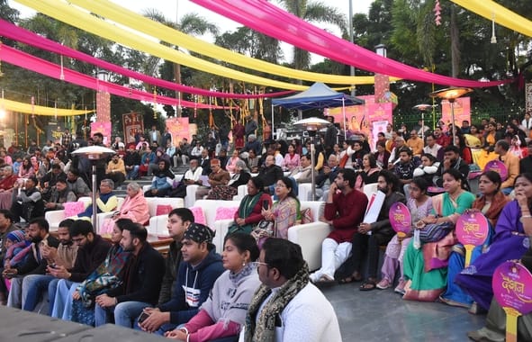 सोनचिरैया संस्था की ओर से लोहिया पार्क में आयोजित दो दिवसीय आयोजन की अंतिम शाम म्यूजिकल ड्रामा सोनचिरैया संस्था की ओर से लोहिया पार्क में आयोजित दो दिवसीय आयोजन की अंतिम शाम म्यूजिकल ड्रामा