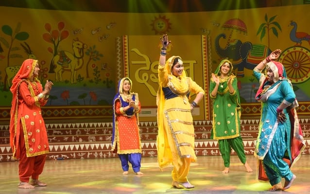 सोनचिरैया संस्था की ओर से लोहिया पार्क में आयोजित दो दिवसीय आयोजन की अंतिम शाम म्यूजिकल ड्रामा सोनचिरैया संस्था की ओर से लोहिया पार्क में आयोजित दो दिवसीय आयोजन की अंतिम शाम म्यूजिकल ड्रामा