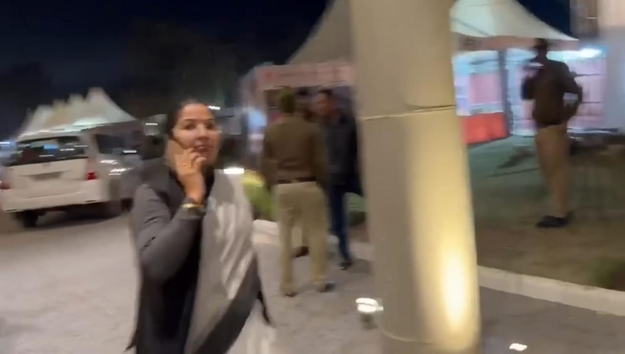 तस्करी के आरोप में गिरफ्तार भाई का प्रश्न पूछने पर मीडिया पर झल्लाती मंत्री साहिबा का गुस्सा दे