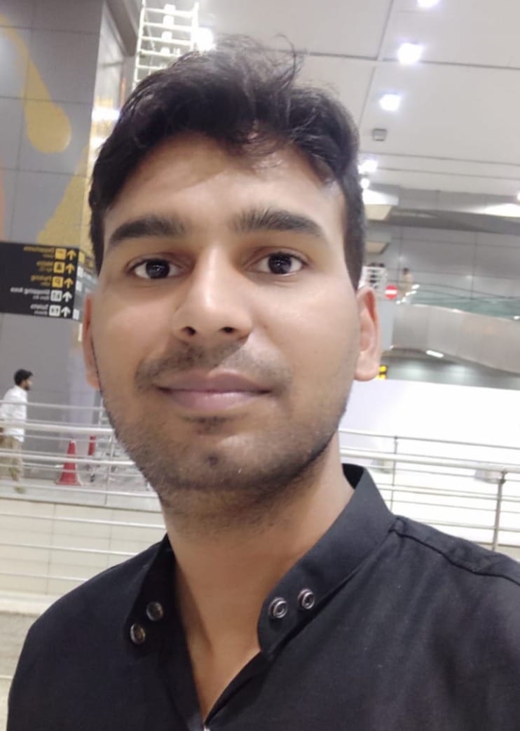 अंबाला कैंट के वारहीरोज मेमोरियल में खिलाड़ी अधूरे पड़े एथलेक्टिस ट्रैक पर दौड़ लगाते हुए: स