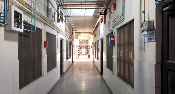 बिजनौर मेडिकल अस्पताल के आईसीयू वार्ड में भर्ती मरीजों का वायरल रजिस्टर। स्रोत सोशल मीडिया बिजनौर मेडिकल अस्पताल के आईसीयू वार्ड में भर्ती मरीजों का वायरल रजिस्टर। स्रोत सोशल मीडिया