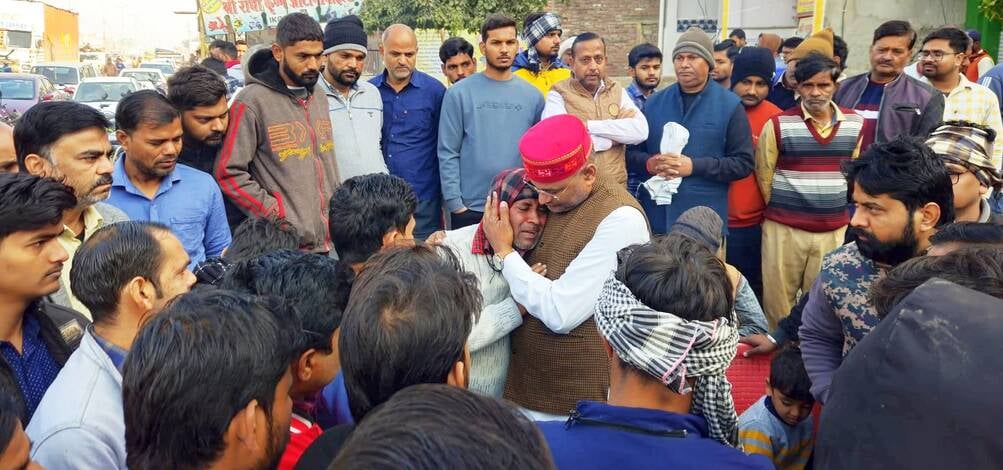 जलालाबाद में तीन दोस्तों की मौत पर शोक में बंद रहा बाजार। संवाद