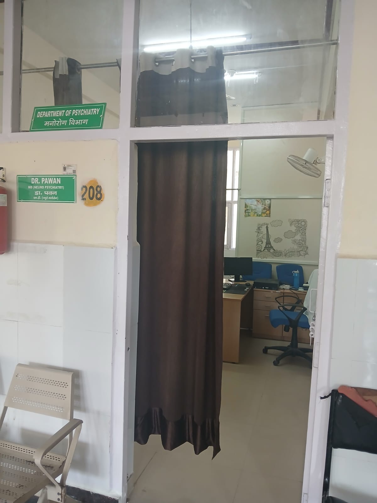 जनरल सर्जन की खाली पड़ी कुर्सी। संवाद