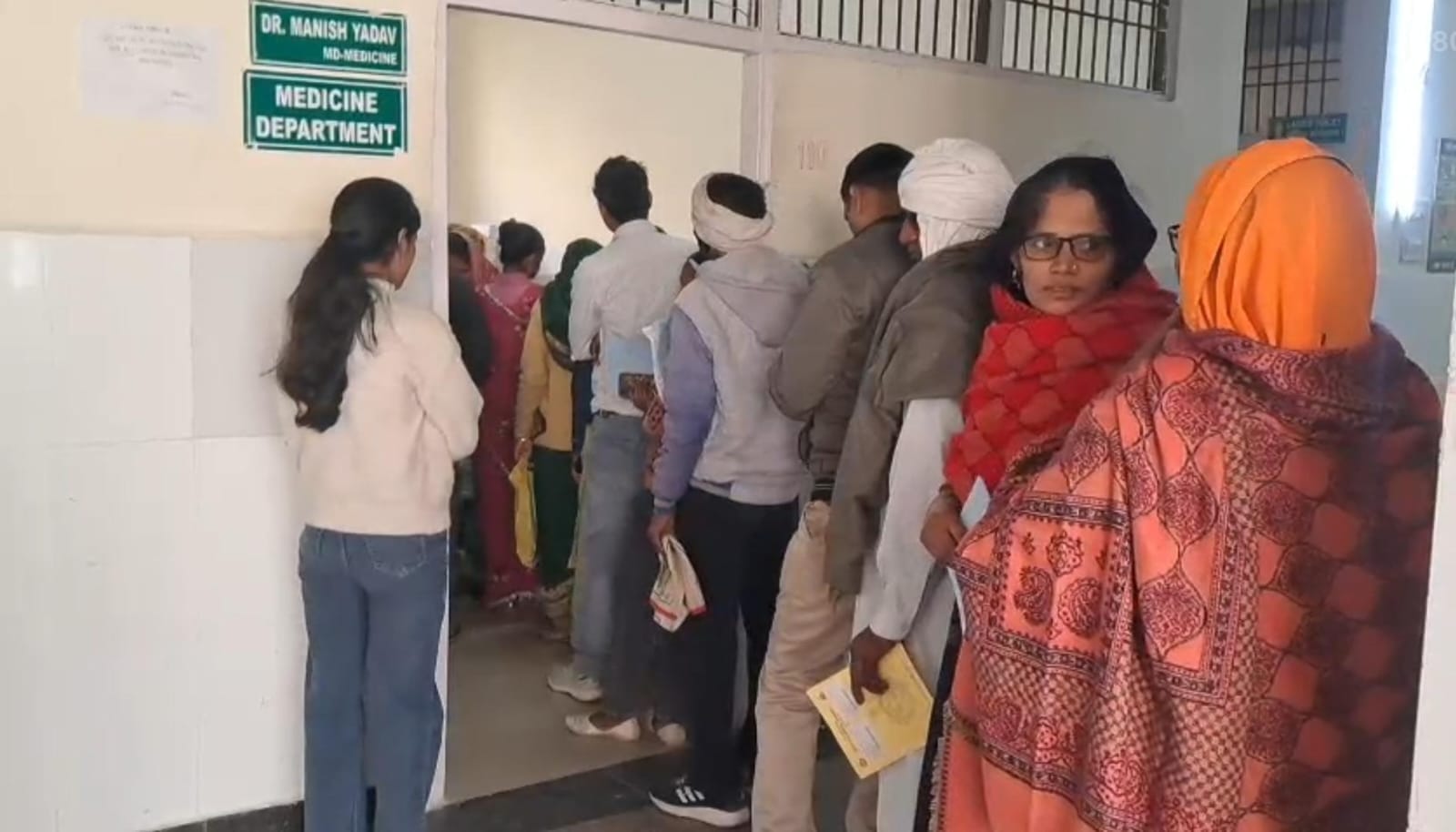 जनरल सर्जन की खाली पड़ी कुर्सी। संवाद