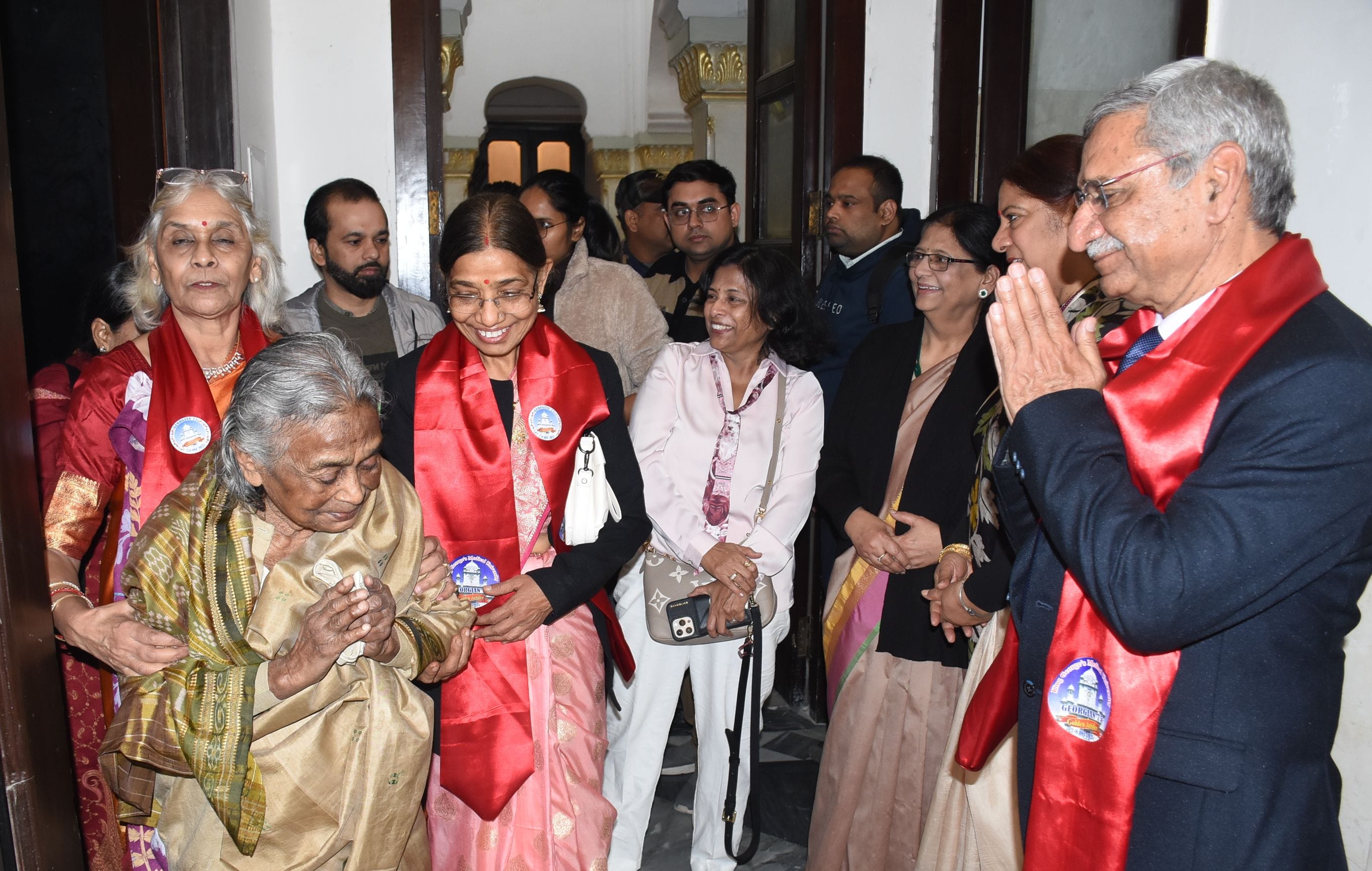 केजीएमयू के ब्राउन हाॅल में 1975 बैच के विद्यार्थियों का मिलन समारोह हुआ। डाॅक्टरों ने बीते लम् केजीएमयू के ब्राउन हाॅल में 1975 बैच के विद्यार्थियों का मिलन समारोह हुआ। डाॅक्टरों ने बीते लम्