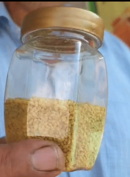 खादी उद्यान में दुकानदार धीर कुमार