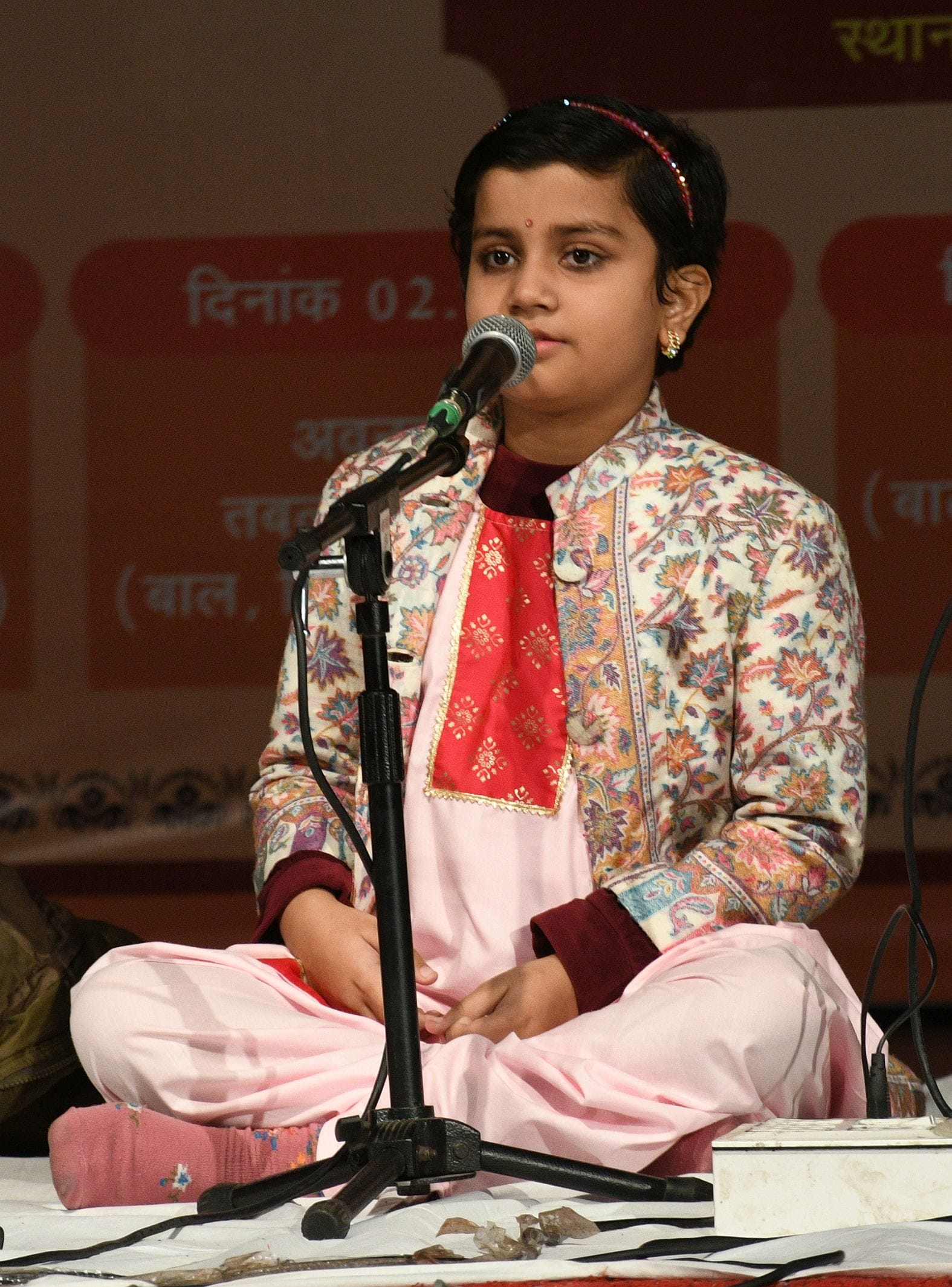 प्रतियोगिता के प्रतिभागियों के साथ अकादमी के अध्यक्ष जयंत खोत, उपाध्यक्ष विभा सिंह, निदेशक शोभि प्रतियोगिता के प्रतिभागियों के साथ अकादमी के अध्यक्ष जयंत खोत, उपाध्यक्ष विभा सिंह, निदेशक शोभि