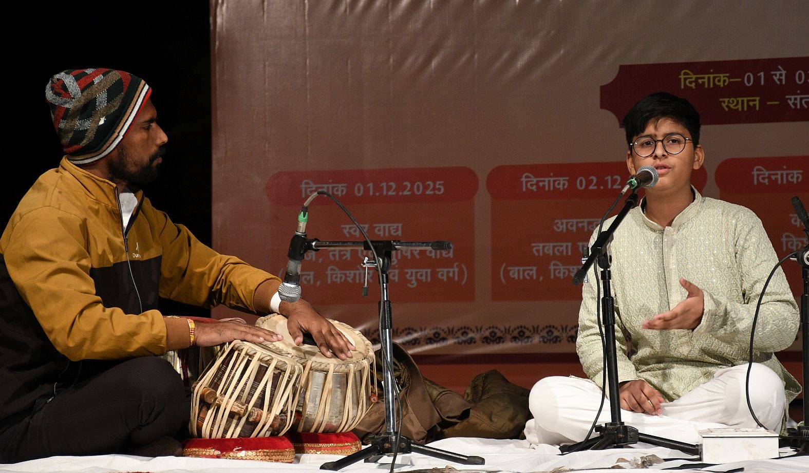 प्रतियोगिता के प्रतिभागियों के साथ अकादमी के अध्यक्ष जयंत खोत, उपाध्यक्ष विभा सिंह, निदेशक शोभि प्रतियोगिता के प्रतिभागियों के साथ अकादमी के अध्यक्ष जयंत खोत, उपाध्यक्ष विभा सिंह, निदेशक शोभि