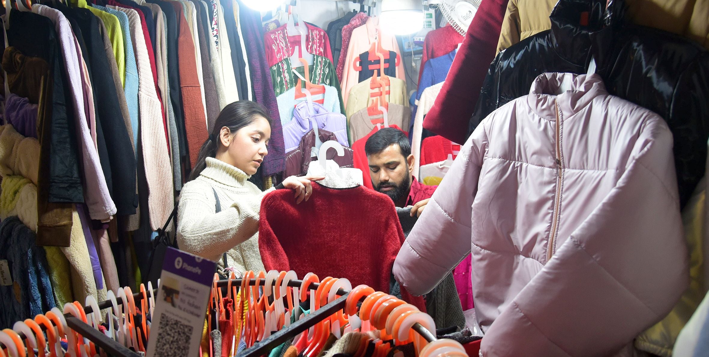 राजधानी में छाई धुंध। राजधानी में छाई धुंध।