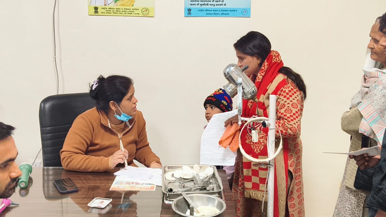 सिविल अस्पताल की ओपीडी में लगी लोगों की भीड़। संवाद सिविल अस्पताल की ओपीडी में लगी लोगों की भीड़। संवाद