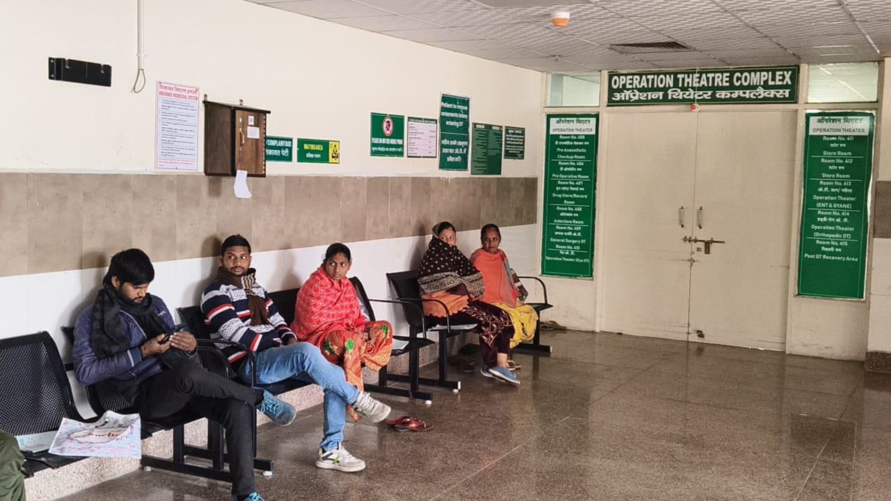 सिविल अस्पताल की ओपीडी में लगी लोगों की भीड़। संवाद सिविल अस्पताल की ओपीडी में लगी लोगों की भीड़। संवाद