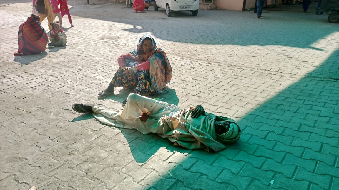 सिविल अस्पताल की ओपीडी में लगी लोगों की भीड़। संवाद सिविल अस्पताल की ओपीडी में लगी लोगों की भीड़। संवाद