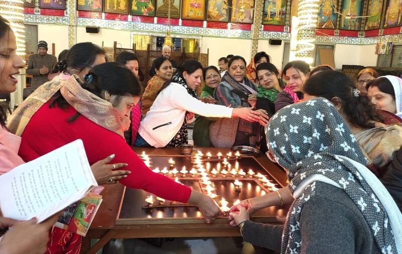 तीर्थंकर ऋषभदेव को समर्पित किए 48 दीप तीर्थंकर ऋषभदेव को समर्पित किए 48 दीप