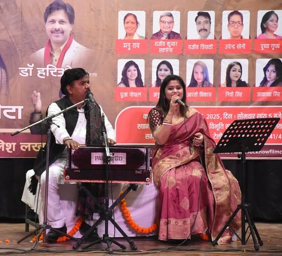 उत्तर प्रदेश उर्दू अकादमी और लखनऊ फिल्म क्लब की ओर से सोमवार को उर्दू अकादमी सभागार में बहार-ए- उत्तर प्रदेश उर्दू अकादमी और लखनऊ फिल्म क्लब की ओर से सोमवार को उर्दू अकादमी सभागार में बहार-ए-