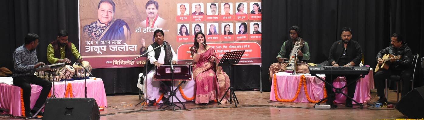 उत्तर प्रदेश उर्दू अकादमी और लखनऊ फिल्म क्लब की ओर से सोमवार को उर्दू अकादमी सभागार में बहार-ए- उत्तर प्रदेश उर्दू अकादमी और लखनऊ फिल्म क्लब की ओर से सोमवार को उर्दू अकादमी सभागार में बहार-ए-