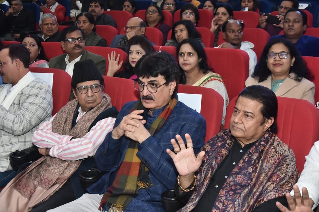 उत्तर प्रदेश उर्दू अकादमी और लखनऊ फिल्म क्लब की ओर से सोमवार को उर्दू अकादमी सभागार में बहार-ए- उत्तर प्रदेश उर्दू अकादमी और लखनऊ फिल्म क्लब की ओर से सोमवार को उर्दू अकादमी सभागार में बहार-ए-