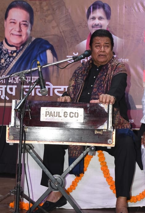 उत्तर प्रदेश उर्दू अकादमी और लखनऊ फिल्म क्लब की ओर से सोमवार को उर्दू अकादमी सभागार में बहार-ए- उत्तर प्रदेश उर्दू अकादमी और लखनऊ फिल्म क्लब की ओर से सोमवार को उर्दू अकादमी सभागार में बहार-ए-
