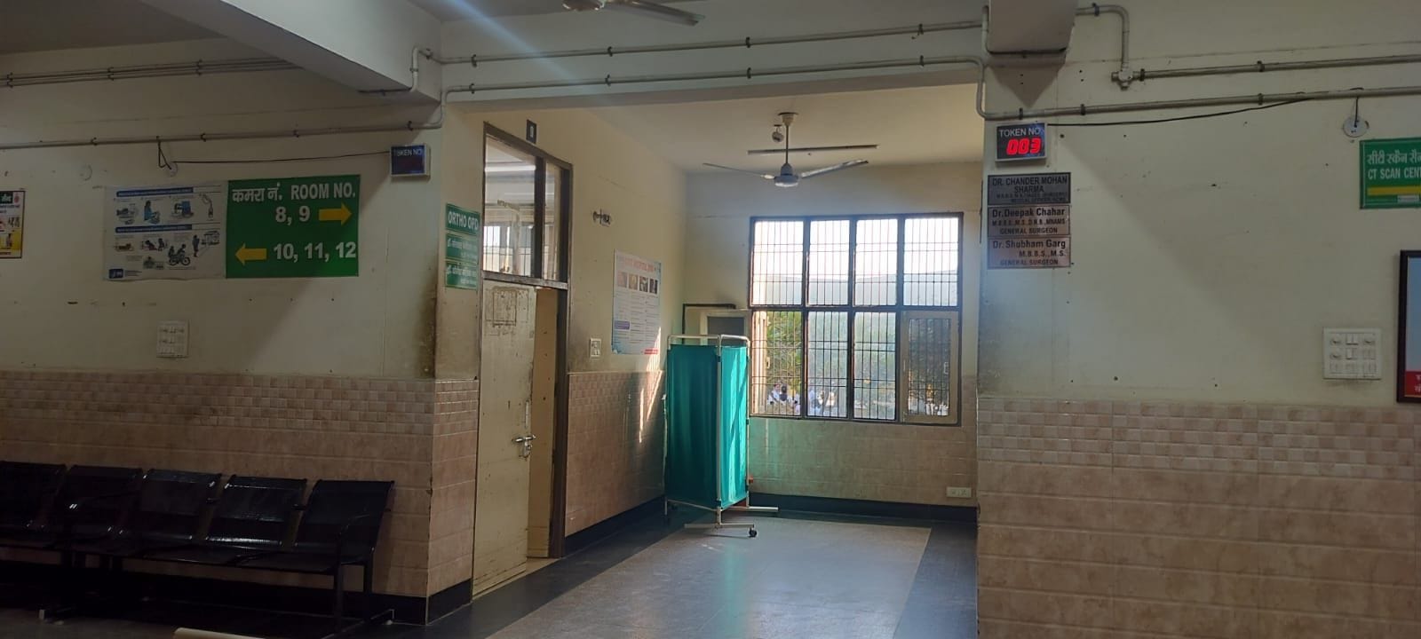 09जेएनडी13: नागरिक अस्पताल में चिकित्सकों की हड़ताल के कारण खाली पड़ी कुर्सियां व बंद कमरे। संव 09जेएनडी13: नागरिक अस्पताल में चिकित्सकों की हड़ताल के कारण खाली पड़ी कुर्सियां व बंद कमरे। संव