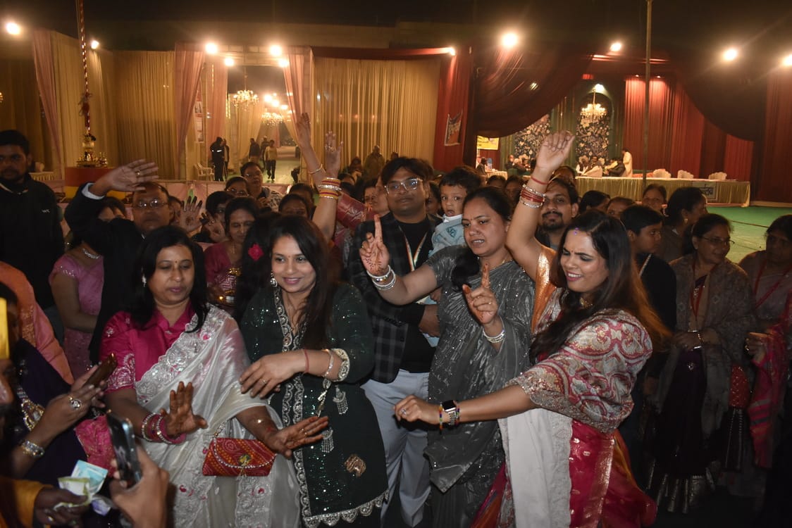 अमर उजाला....रामलीला ग्राउंड में चल रहे पंचकल्याणक प्रतिष्ठा महोत्सव में श्रीजी की महा आरती का 
