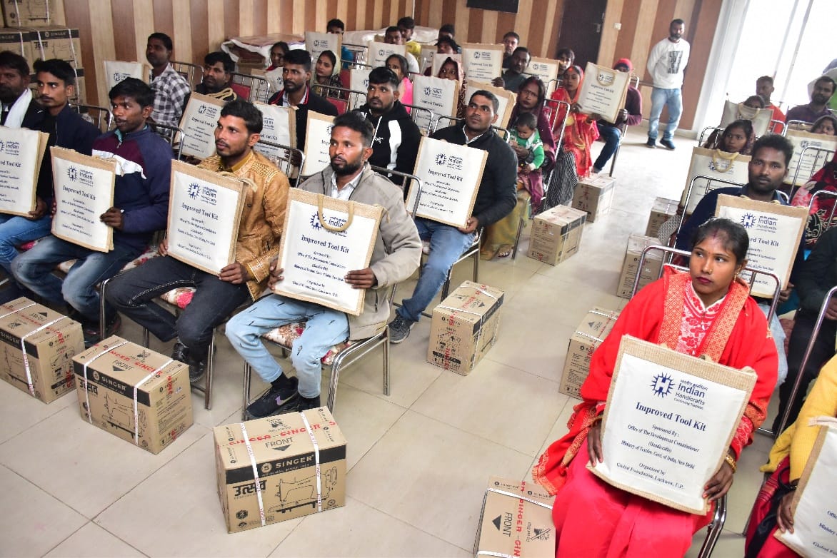 अनुसूचित जाति के 50 हस्तशिल्पियों को मिली टूलकिट
