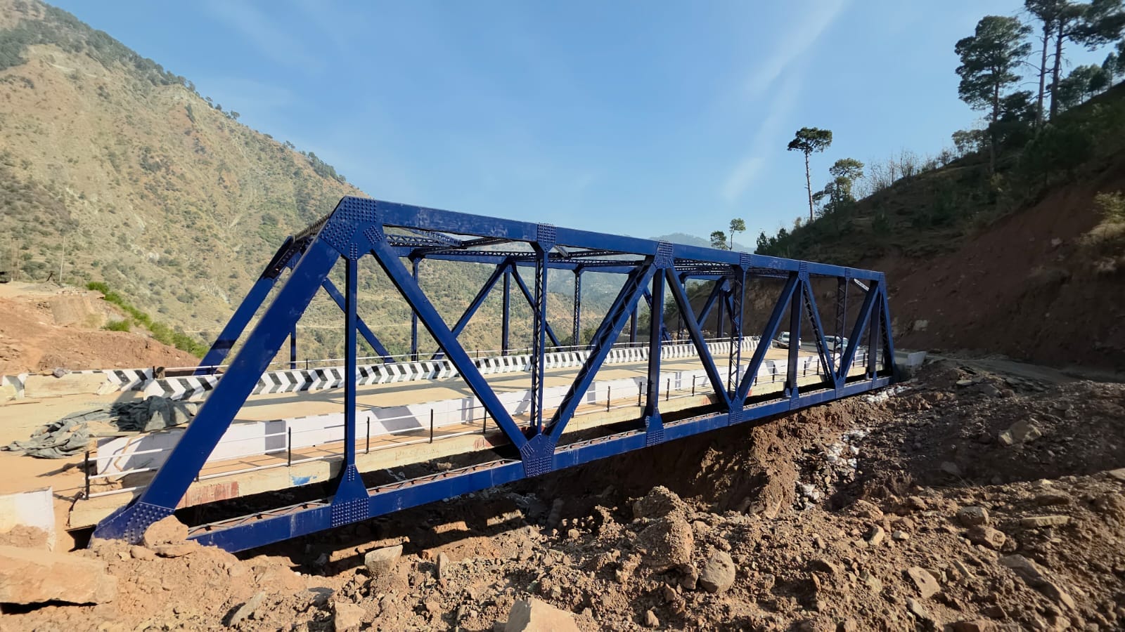 छपरा नाले पर बना डबल-लेन स्टील ब्रिज। छपरा नाले पर बना डबल-लेन स्टील ब्रिज।