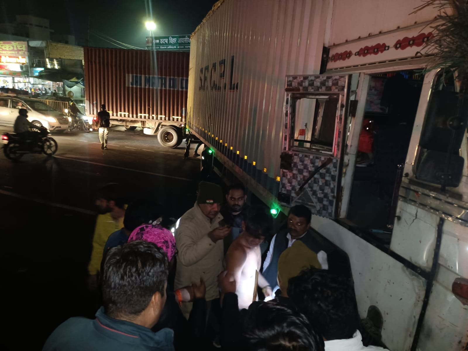 घायल ट्रक का क्लीनर