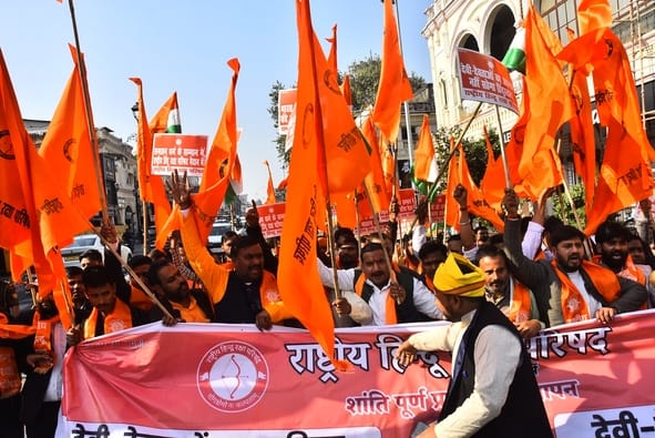 हिंदू रक्षा परिषद ने निकाला मार्च।