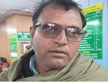 नागरिक अस्पताल में उपचार के लिए पहुंची महिलाएं।