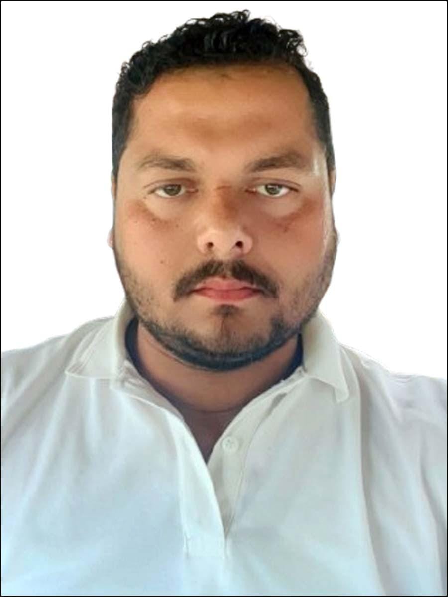 पलिया निघासन मार्ग की रेलवे क्रॉसिंग वाली जर्जर सड़क। संवाद पलिया निघासन मार्ग की रेलवे क्रॉसिंग वाली जर्जर सड़क। संवाद