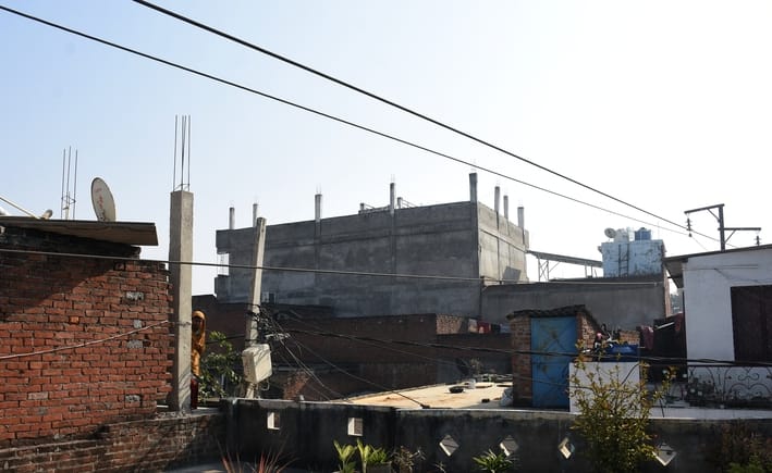 पतंग छुड़ाने के दौरान करंट से झुलसा किशोर।