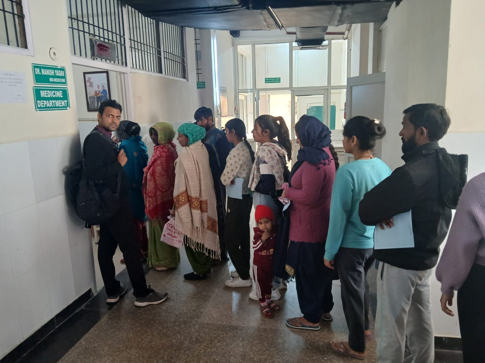 रेवाड़ी। नागरिक अस्पताल में डॉक्टरों की हड़ताल के चलते खाली पड़ा प्रतीक्षा कक्ष। संवाद