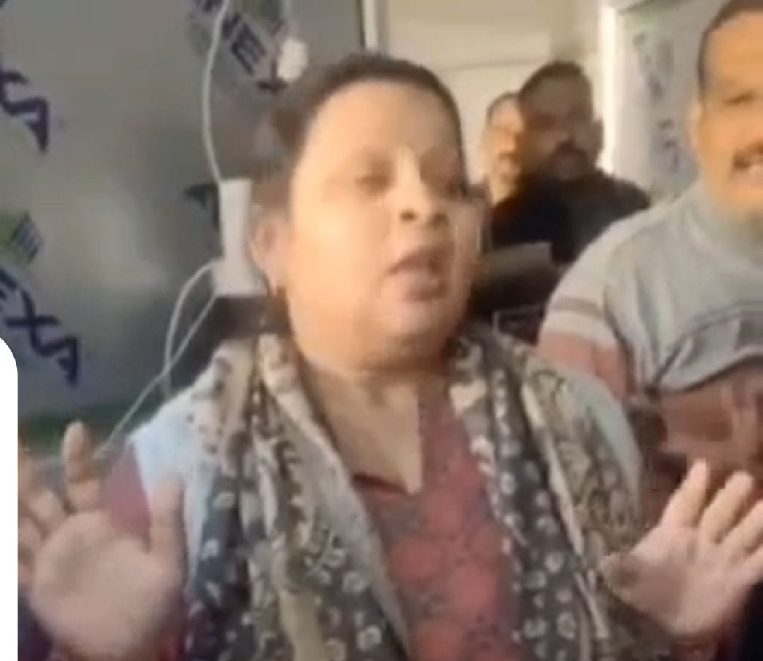 शिकायत पर जांच करने पहुंचीं सीएमएस तो हुआ हंगामा।