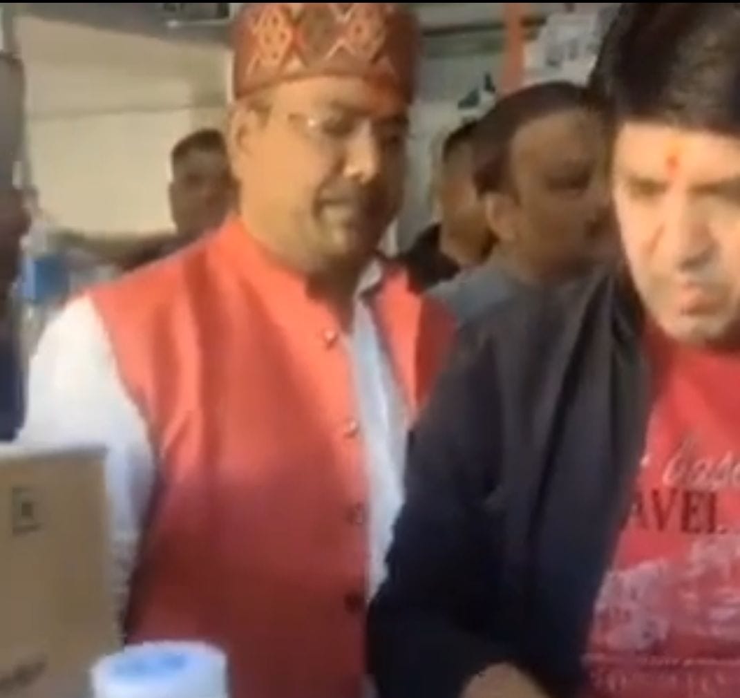 शिकायत पर जांच करने पहुंचीं सीएमएस तो हुआ हंगामा।