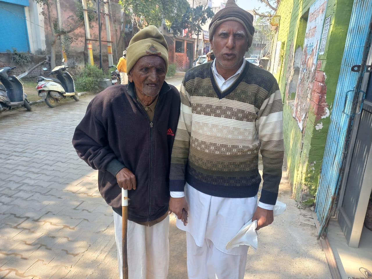 10jjrp16- महिला रोग विशेषज्ञ ओपीडी के बाहर लगी महिलाओं की भीड़। संवाद 10jjrp16- महिला रोग विशेषज्ञ ओपीडी के बाहर लगी महिलाओं की भीड़। संवाद