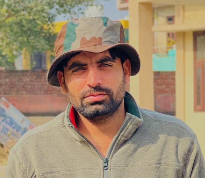15 रोहतक के राजीव गांधी स्टेडियम में सेना भर्ती से पूर्व अभ्यास करते युवा। संवाद 15 रोहतक के राजीव गांधी स्टेडियम में सेना भर्ती से पूर्व अभ्यास करते युवा। संवाद