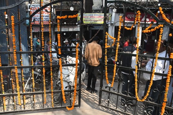 अमीनाबाद में नहीं खुली पार्किंग। अमीनाबाद में नहीं खुली पार्किंग।