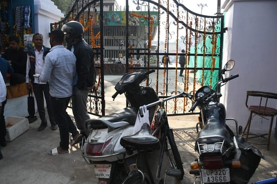 अमीनाबाद में नहीं खुली पार्किंग। अमीनाबाद में नहीं खुली पार्किंग।