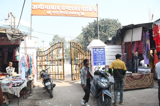 अमीनाबाद में नहीं खुली पार्किंग। अमीनाबाद में नहीं खुली पार्किंग।